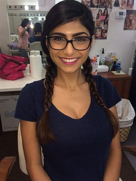 Die vollbusige Mia Khalifa oralled und drang kräftig ein. 8,3M views. 05:00. Geiles muslimisches Schätzchen Mia Khalifas Muschi von hartem BBC gedehnt. 6,3M views. 05:00. Mia Khalifa, Porno, arabischer Pornostar mit dicken Titten. 2,8M views. 07:00.